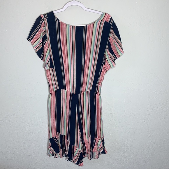 Gigio UMGEE Striped V-Neck Ruffled Romper Front Tie Side Pockets size Medium - Picture 13 of 15